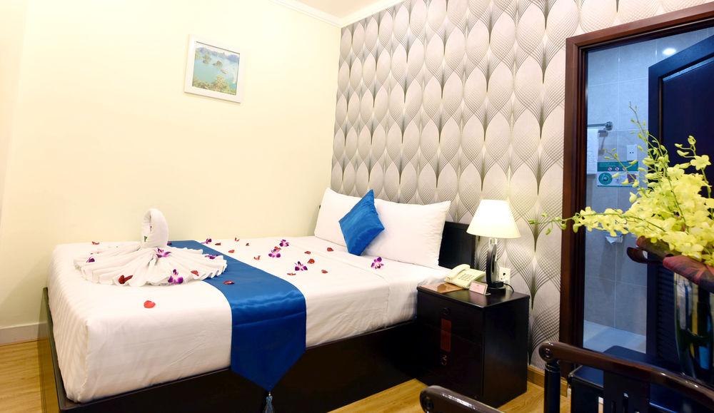Ruby Saigon Hotel - Le Thanh Ton Хошимин Екстериор снимка