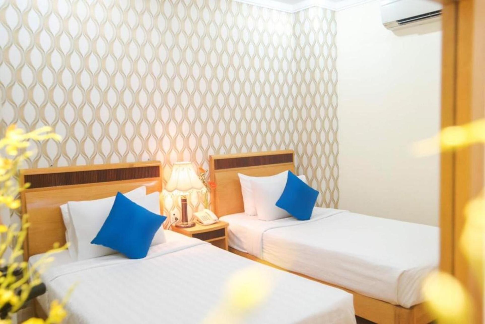 Ruby Saigon Hotel - Le Thanh Ton Хошимин Екстериор снимка