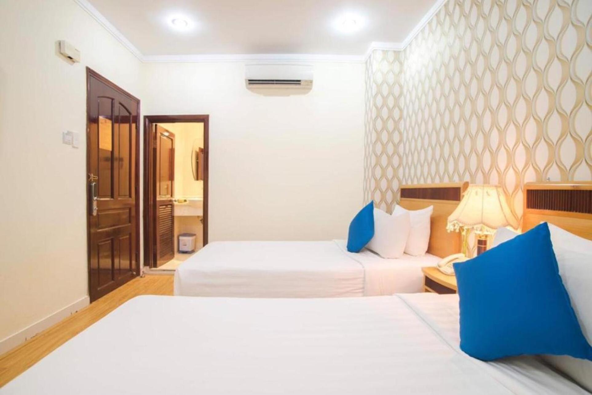 Ruby Saigon Hotel - Le Thanh Ton Хошимин Екстериор снимка