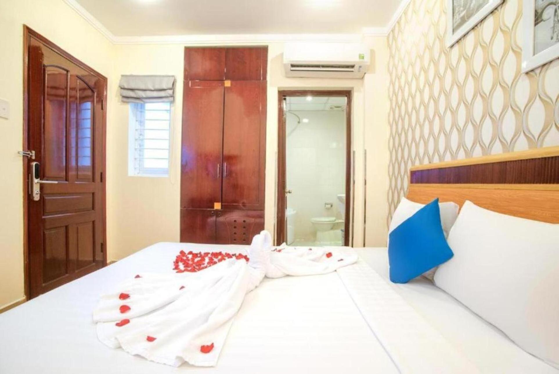 Ruby Saigon Hotel - Le Thanh Ton Хошимин Екстериор снимка