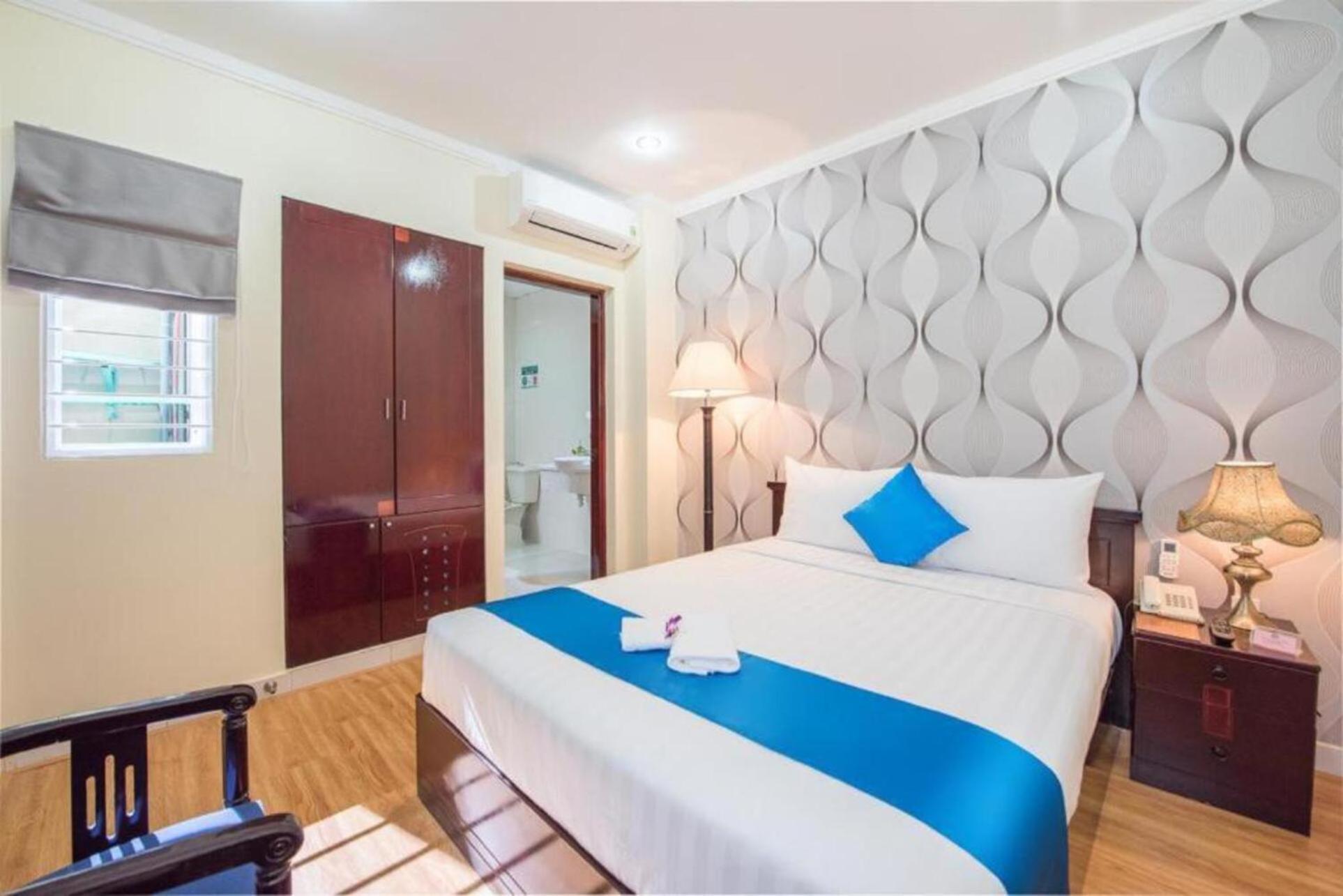 Ruby Saigon Hotel - Le Thanh Ton Хошимин Екстериор снимка