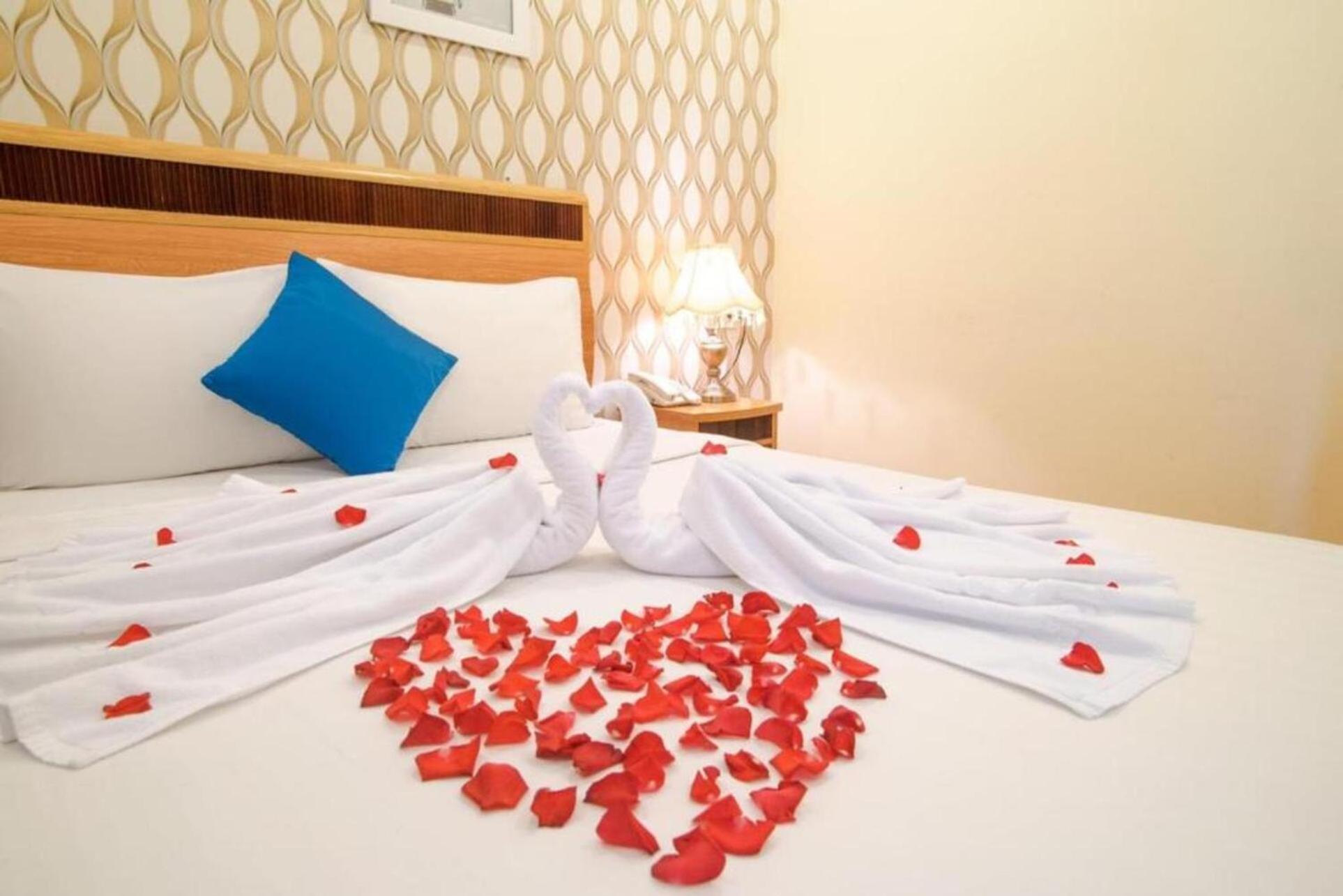 Ruby Saigon Hotel - Le Thanh Ton Хошимин Екстериор снимка