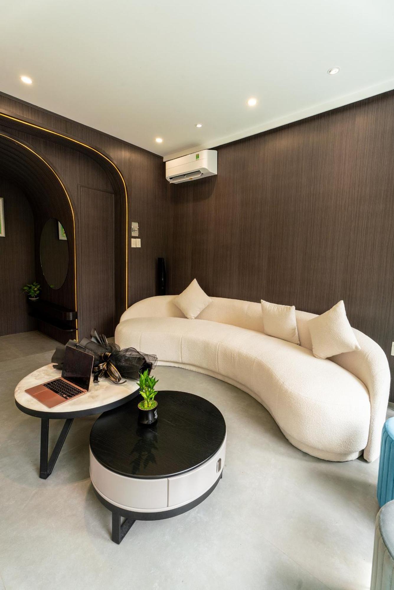 Ruby Saigon Hotel - Le Thanh Ton Хошимин Екстериор снимка