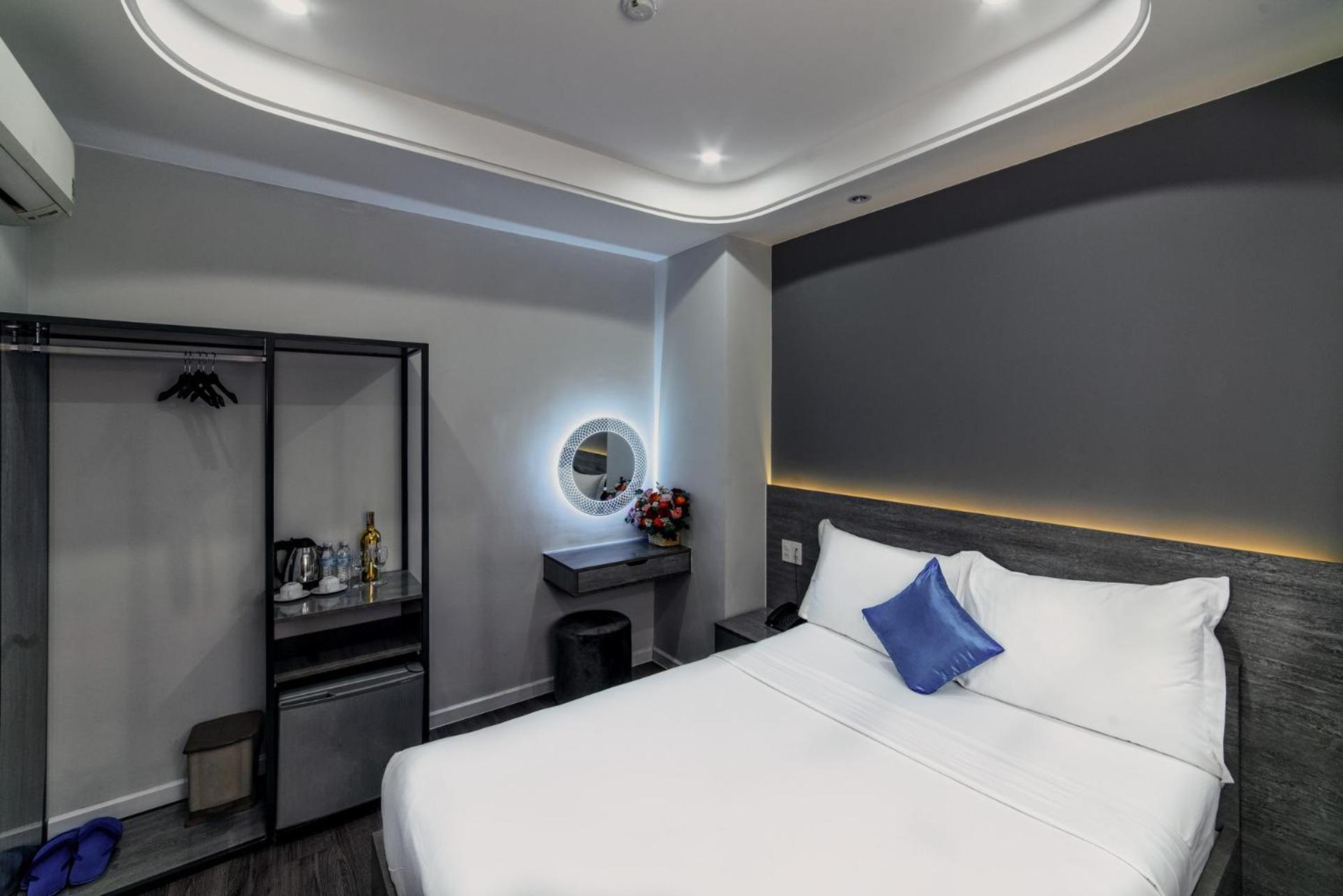 Ruby Saigon Hotel - Le Thanh Ton Хошимин Екстериор снимка