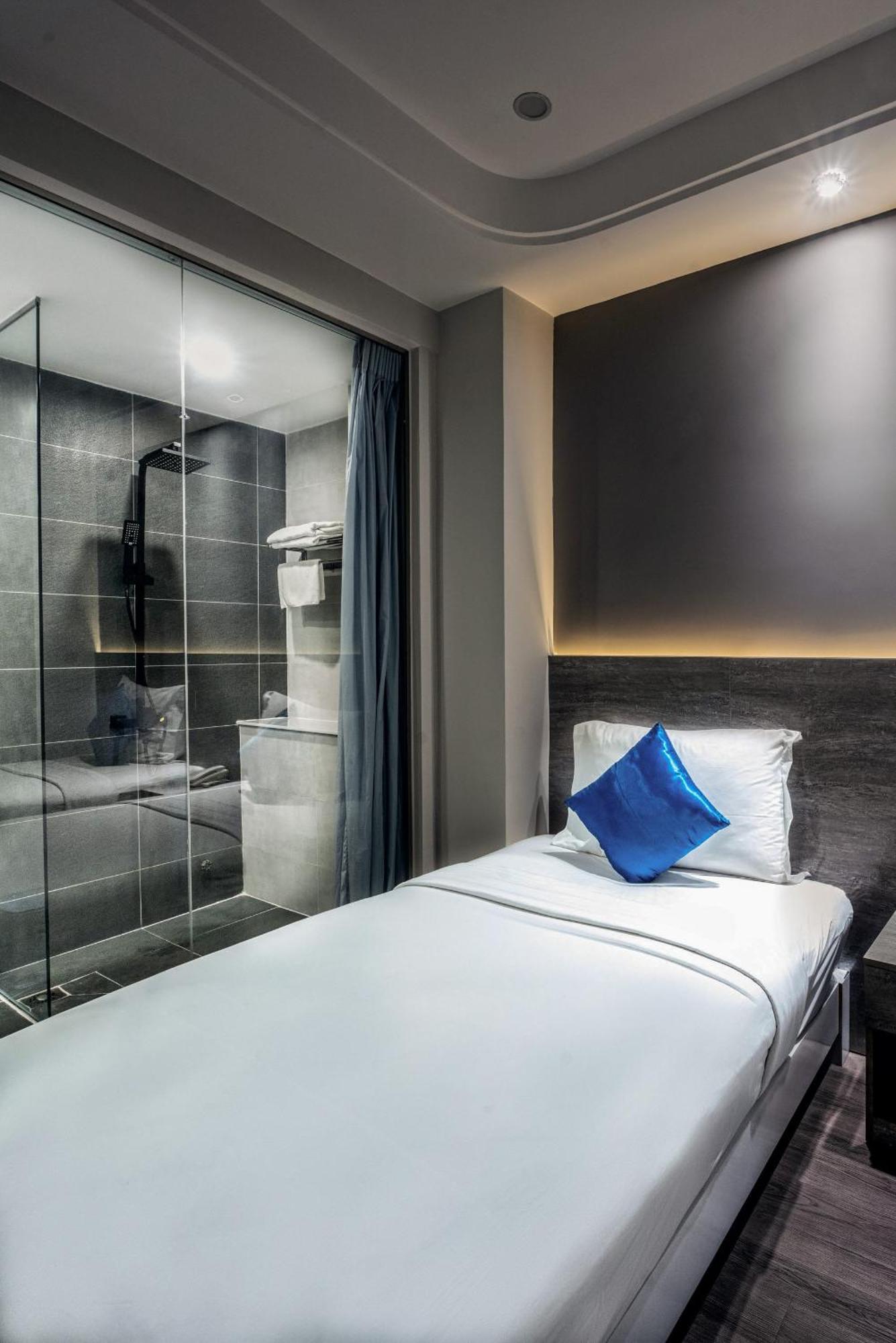 Ruby Saigon Hotel - Le Thanh Ton Хошимин Екстериор снимка
