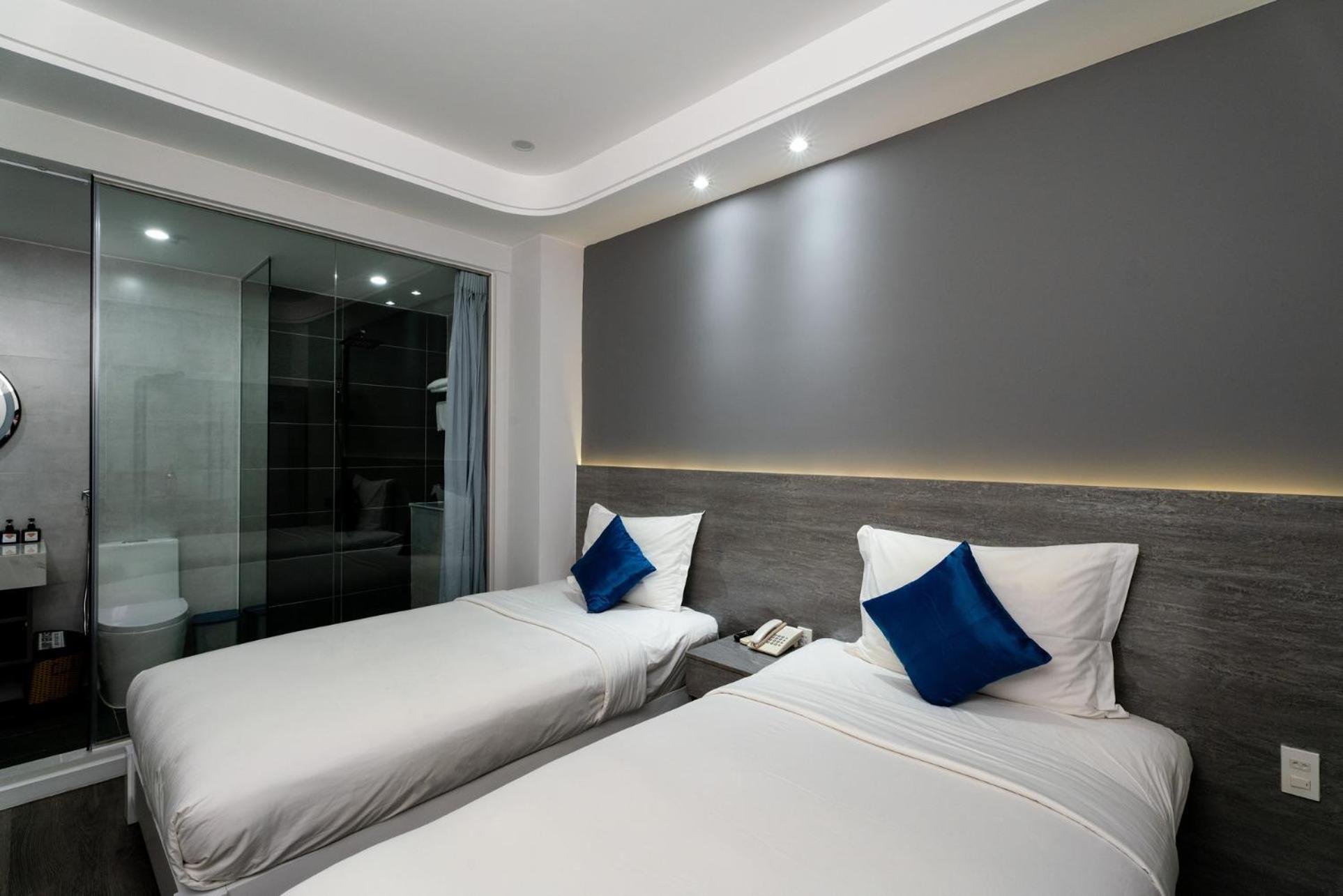 Ruby Saigon Hotel - Le Thanh Ton Хошимин Екстериор снимка