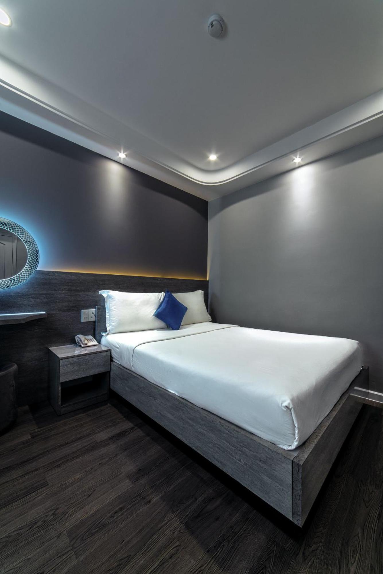 Ruby Saigon Hotel - Le Thanh Ton Хошимин Екстериор снимка