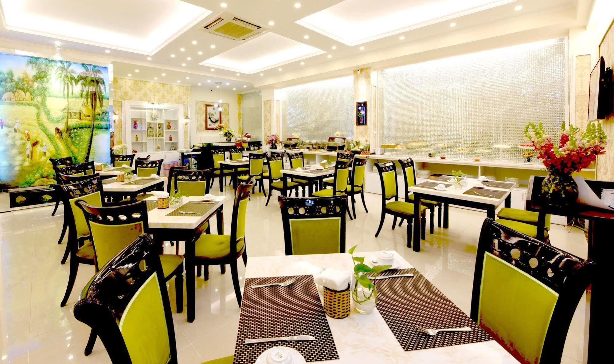 Ruby Saigon Hotel - Le Thanh Ton Хошимин Екстериор снимка