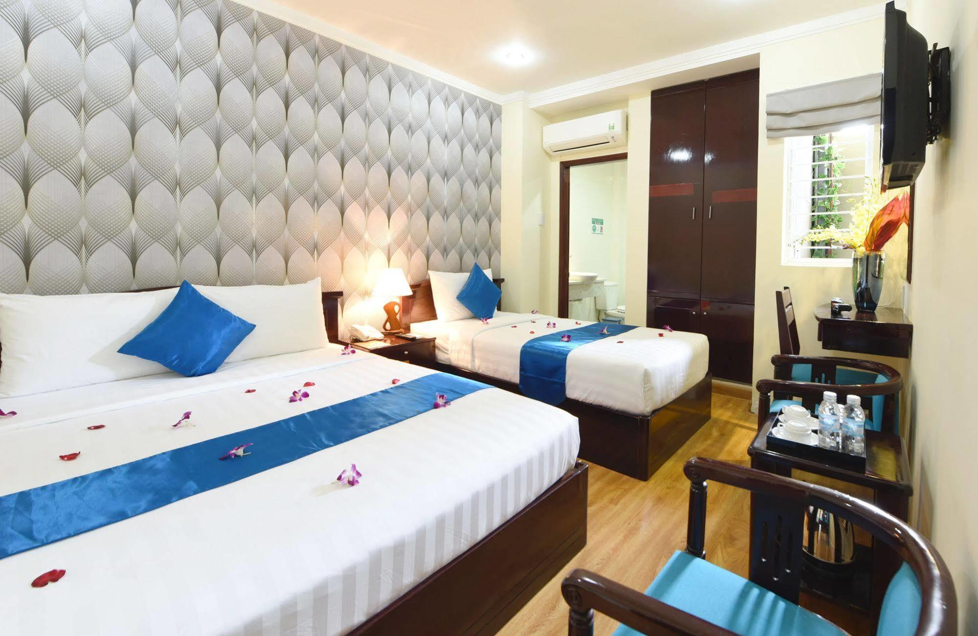 Ruby Saigon Hotel - Le Thanh Ton Хошимин Екстериор снимка