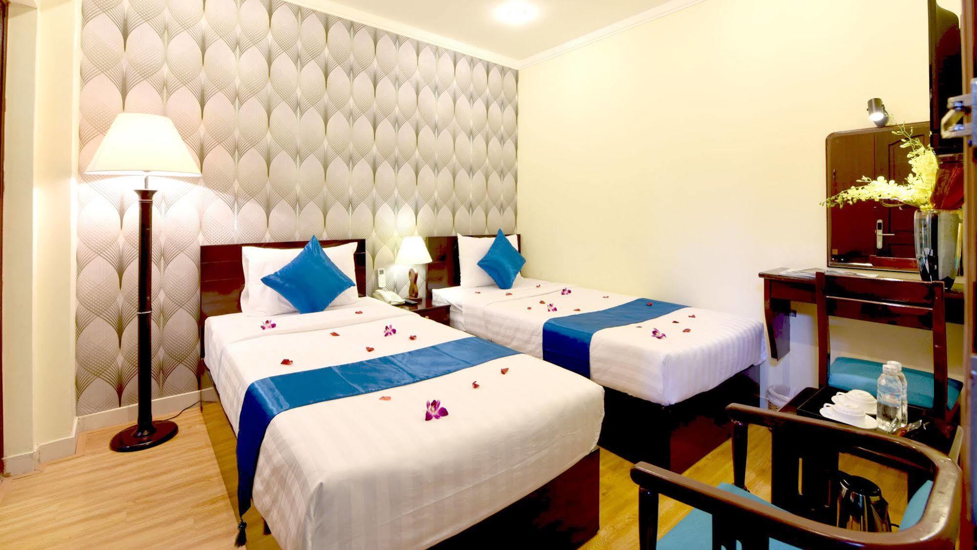 Ruby Saigon Hotel - Le Thanh Ton Хошимин Екстериор снимка