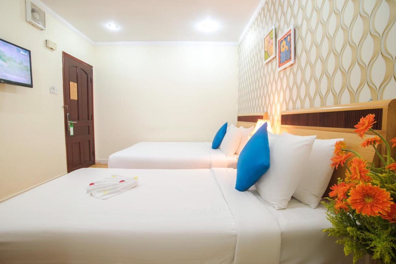 Ruby Saigon Hotel - Le Thanh Ton Хошимин Екстериор снимка
