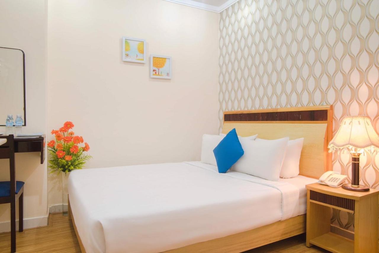Ruby Saigon Hotel - Le Thanh Ton Хошимин Екстериор снимка